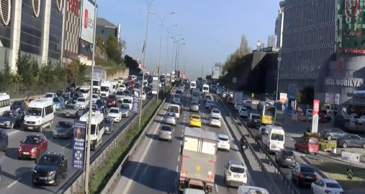 İstanbul’da akşam saatlerinde trafik yoğunluğu yaşandı
