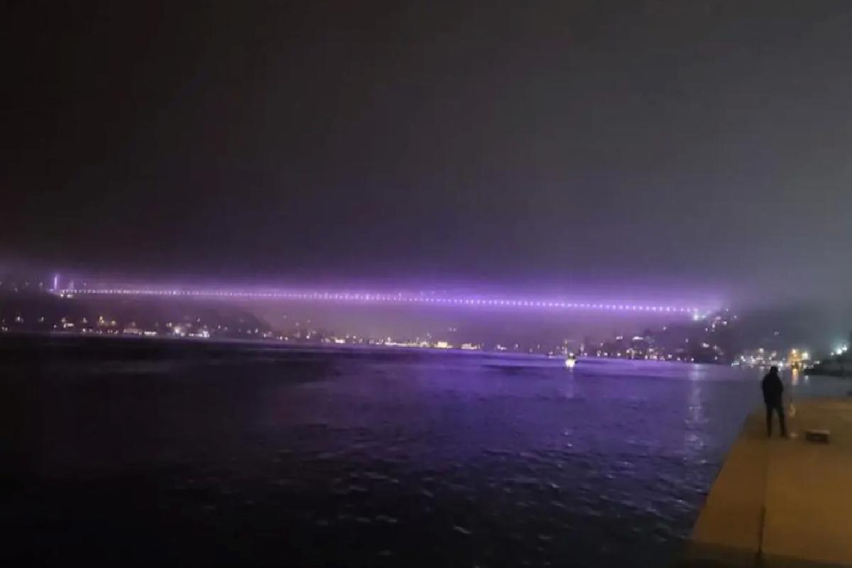 İstanbul’da yoğun sis nedeniyle boğaz trafiği askıya alındı