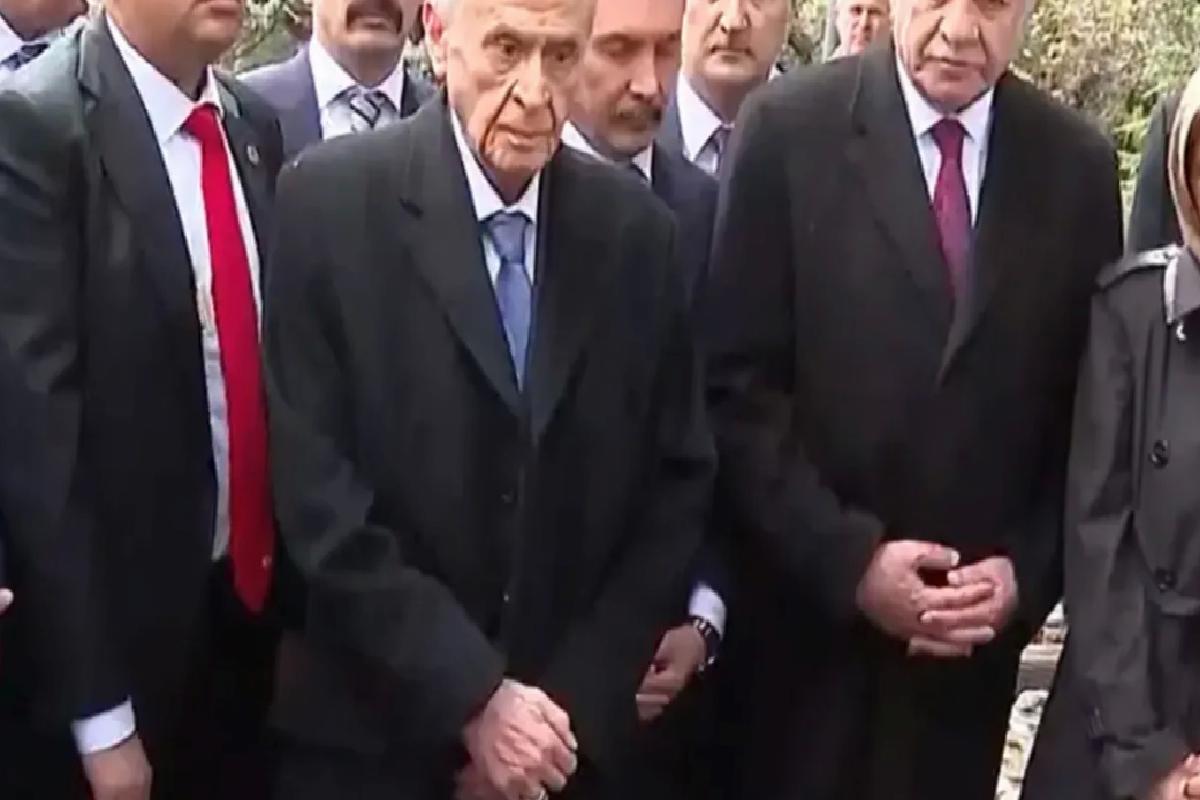 İşte Bahçeli’nin Türkeş’in mezarı başındaki en net görüntüsü