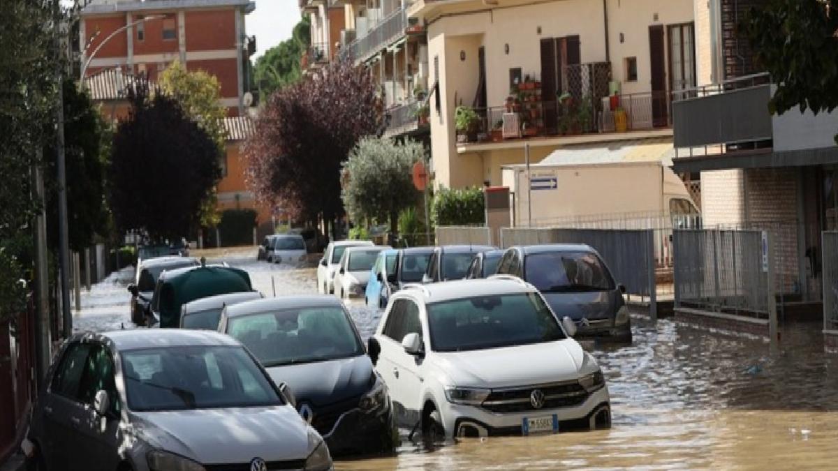 İtalya’da şiddetli yağışlar etkili oldu