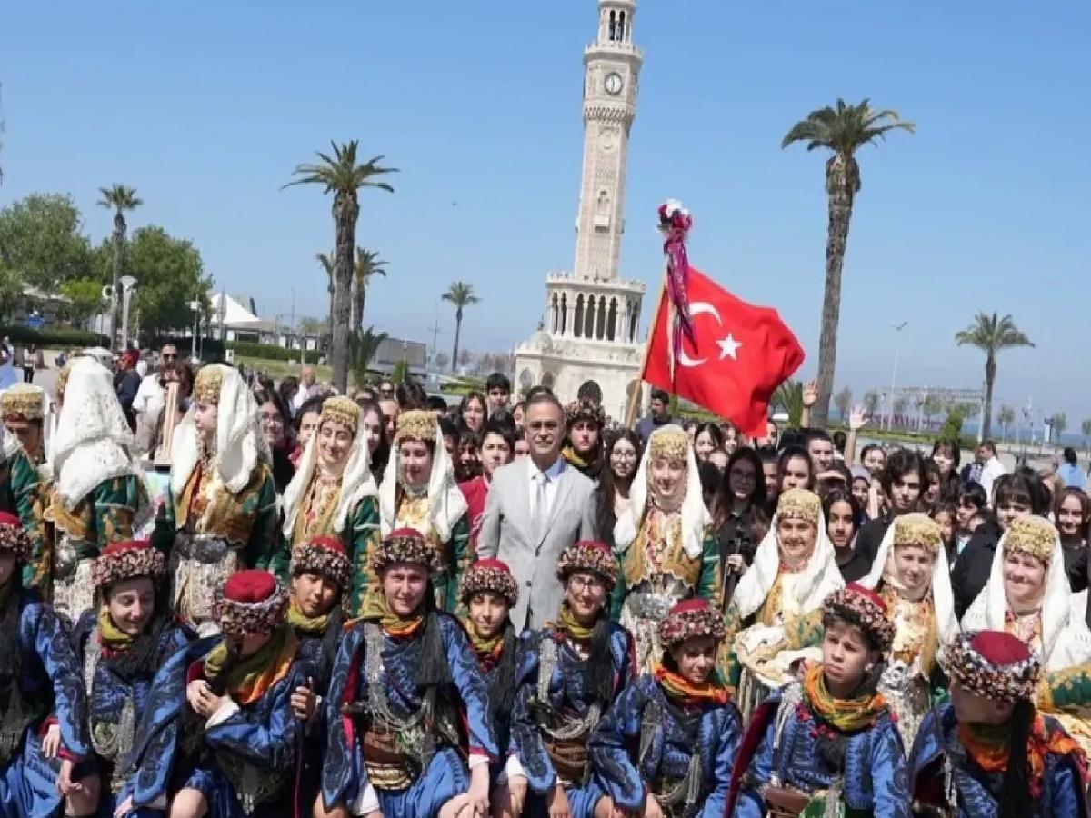İzmir’de 23 Nisan Renklerin Dünyası Sergisi