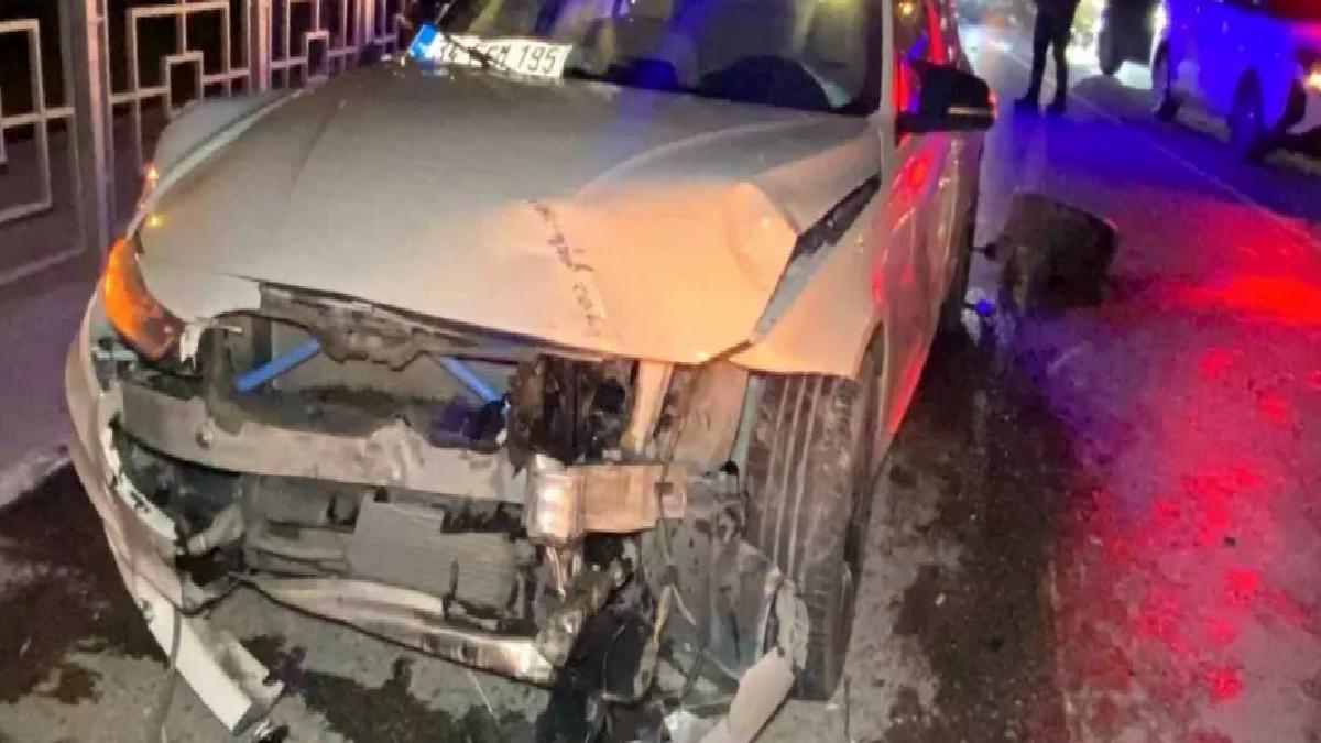 İzmit’te kontrolü kaybeden otomobil kaza yaptı