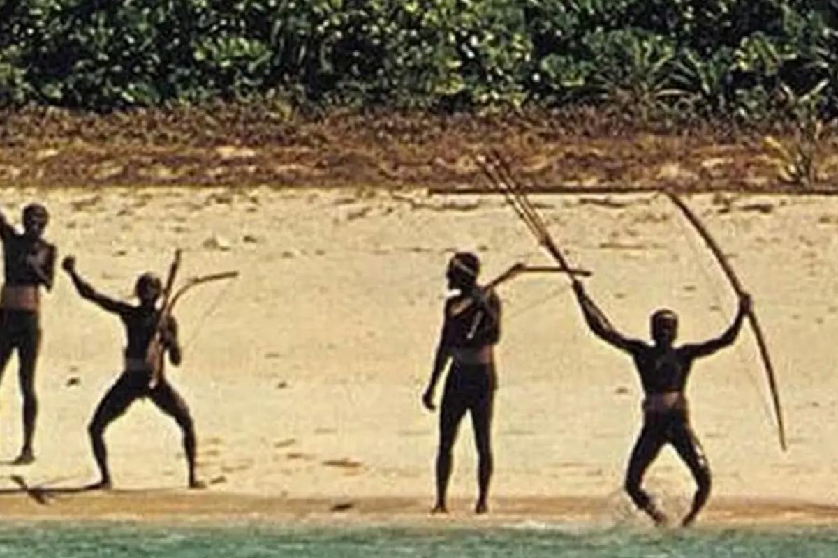 İzole kabileye kola hediye eden turist, tutuklandı