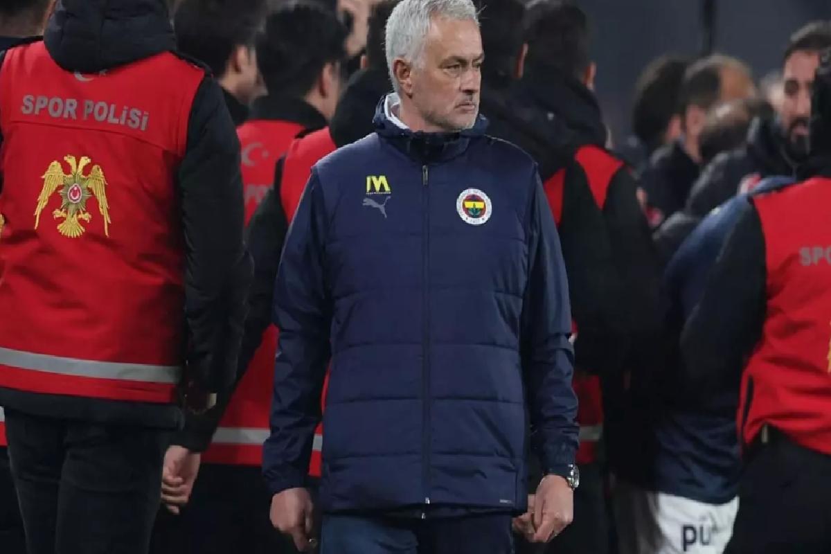 Jose Mourinho Galatasaray maçı sonrası 3 isme neşteri vurdu