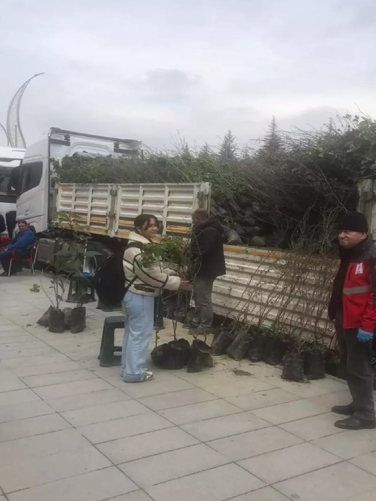 Kan Bağışına Fidan Hediyesi
