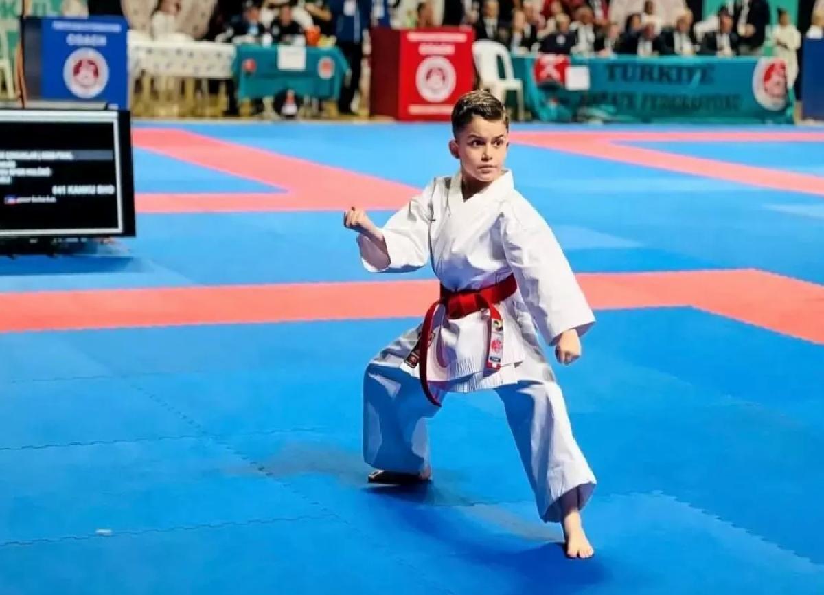 Karate şampiyonasında birinci olan Deniz Aydemir milli takıma vize aldı