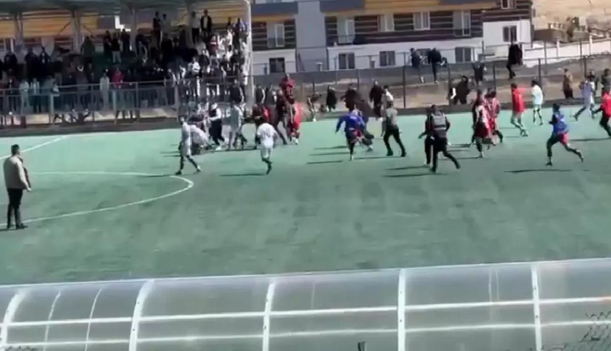 Kars’ta Amatör Maçta Kavga Çıktı
