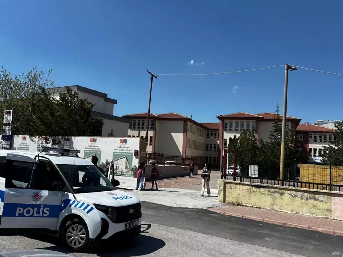Kayseri’de okul önünde çocuklarını beklerken eski eşinin bıçakladığı kadın yaralandı