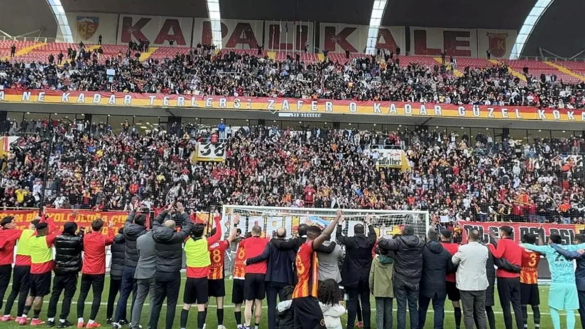 Kayserispor, Kasımpaşa Maçında Taraftar Rekoru Kırdı