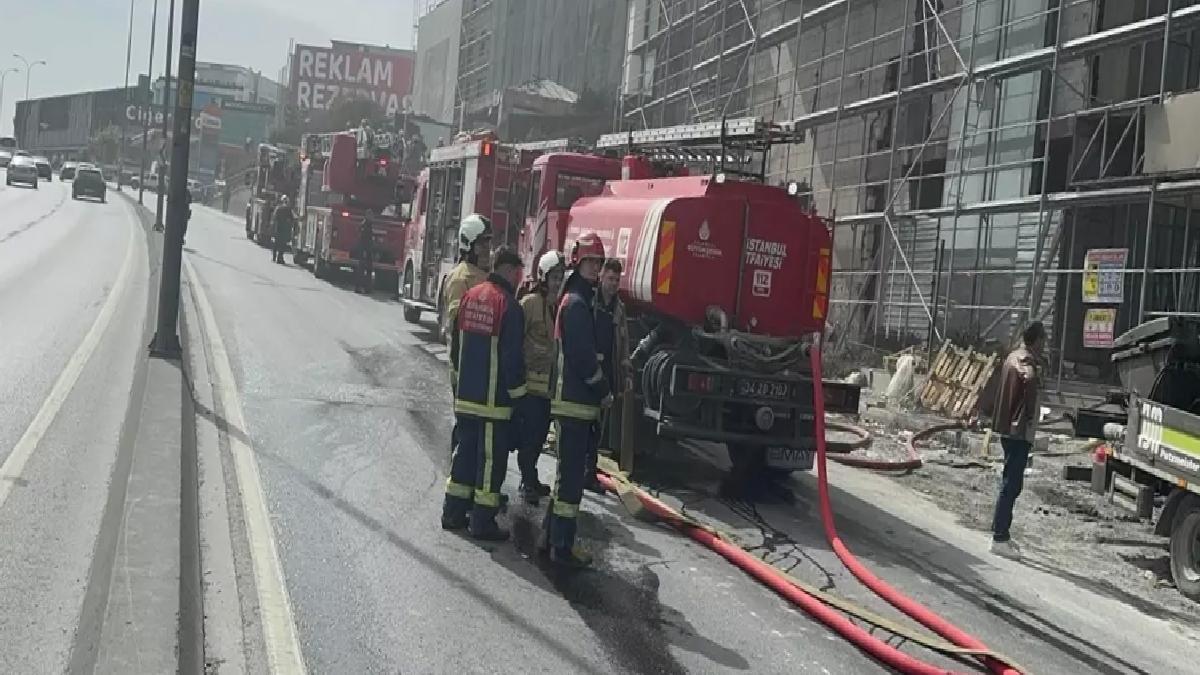 Küçükçekmece’de Yangın: 3 İşçi Dumandan Etkilendi