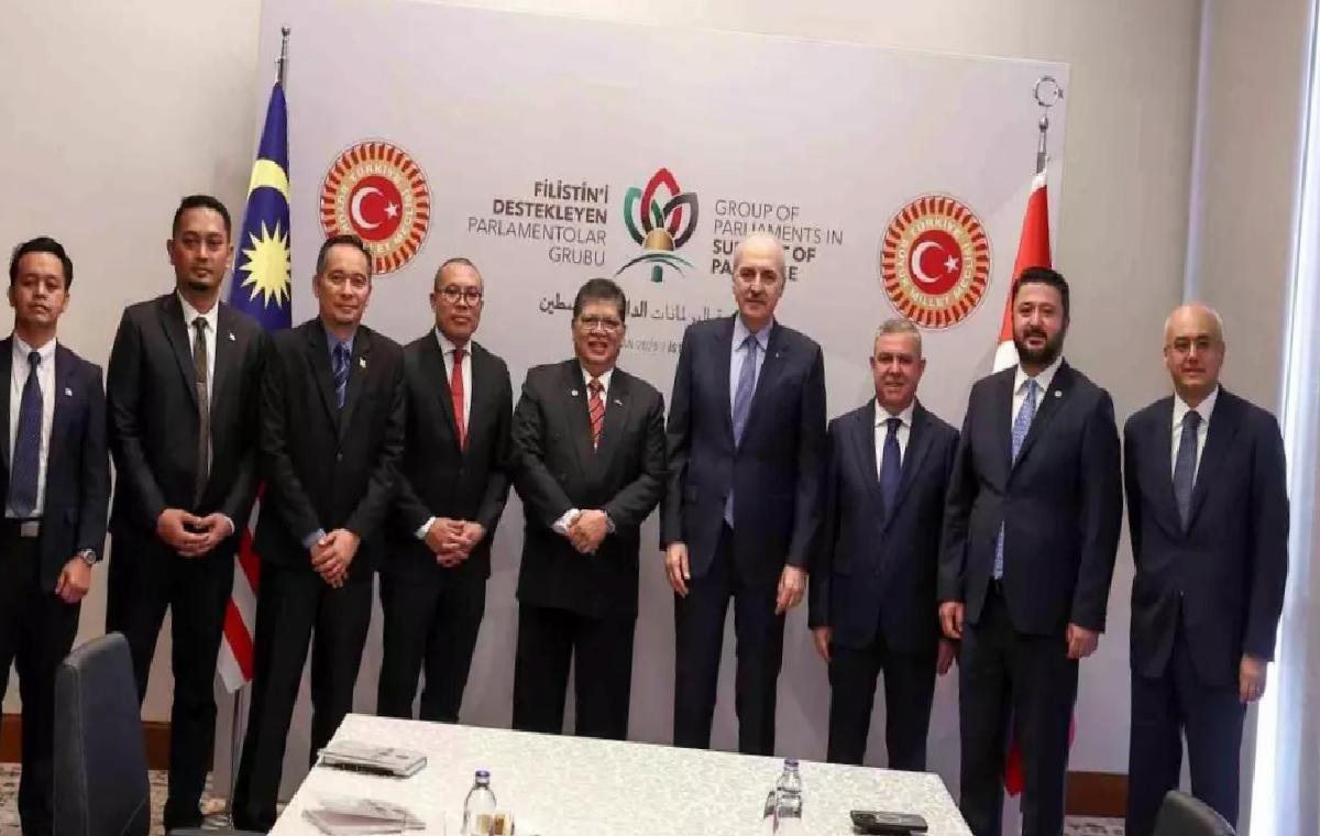 Kurtulmuş, Malezya Temsilciler Meclisi Başkanı ile Bir Araya Geldi