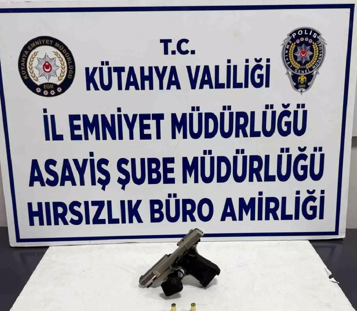Kütahya’da Ehliyetsiz Sürücünün Aracında Silah Bulundu