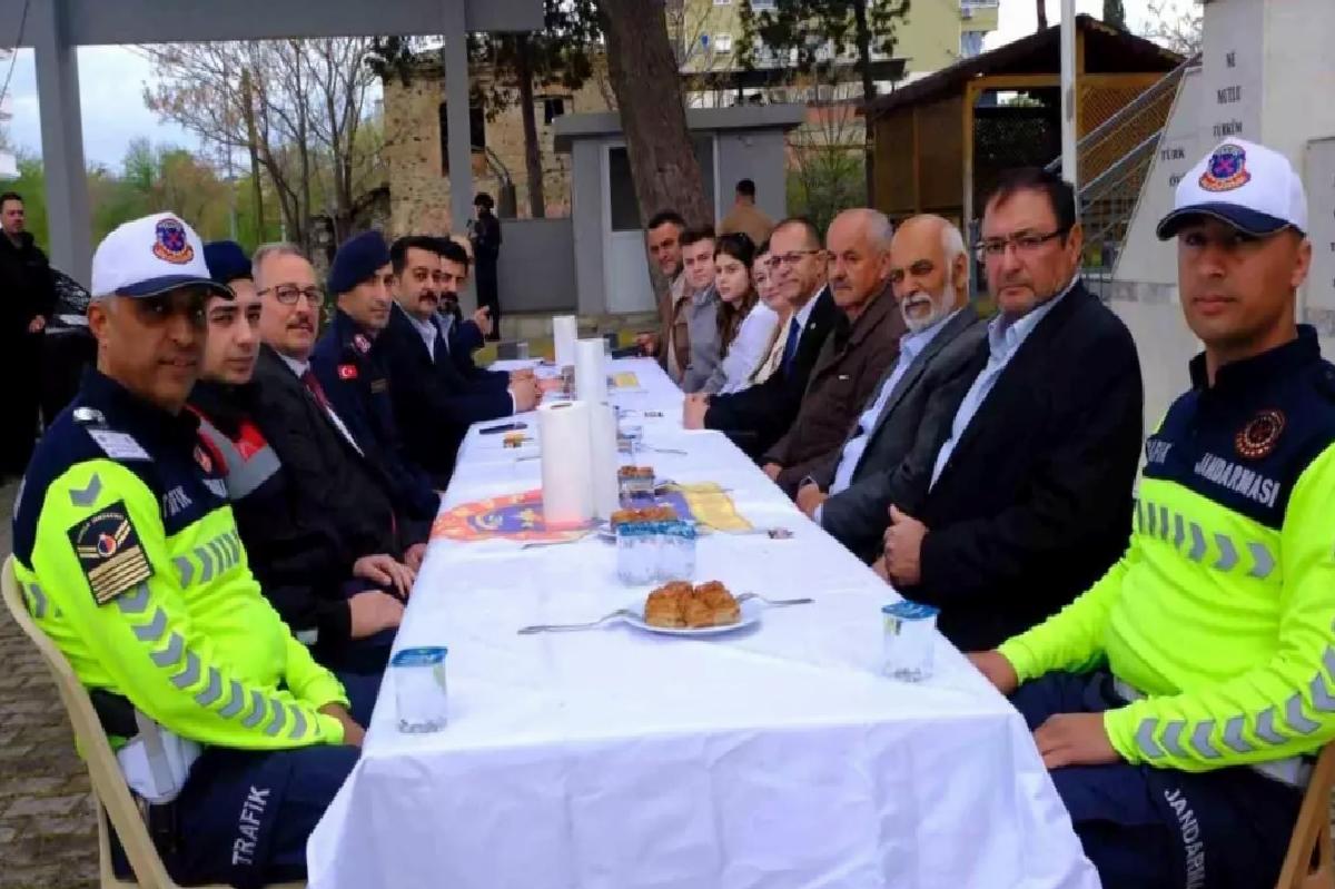 Kuyucak Belediye Başkanı Doğanca, Bayramda Güvenlik Güçlerini Ziyaret Etti