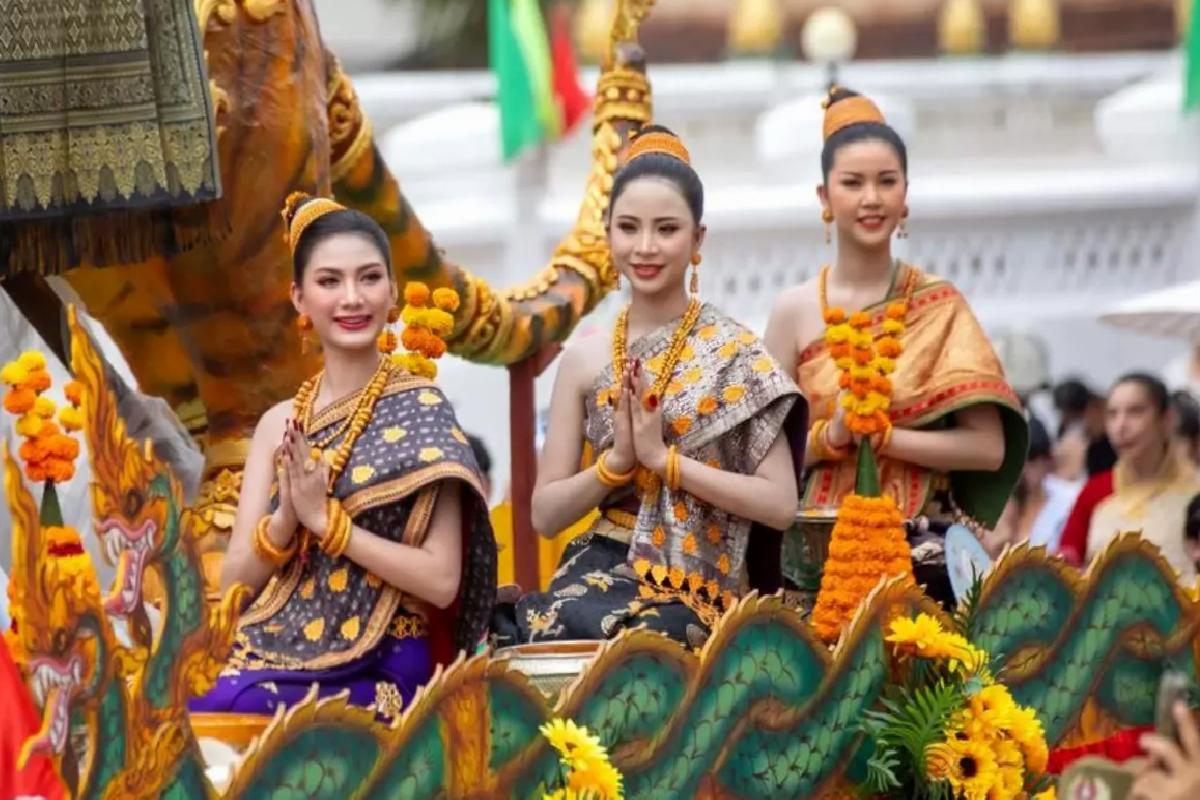 Laos’ta Su Sıçratma Festivali Kutlandı