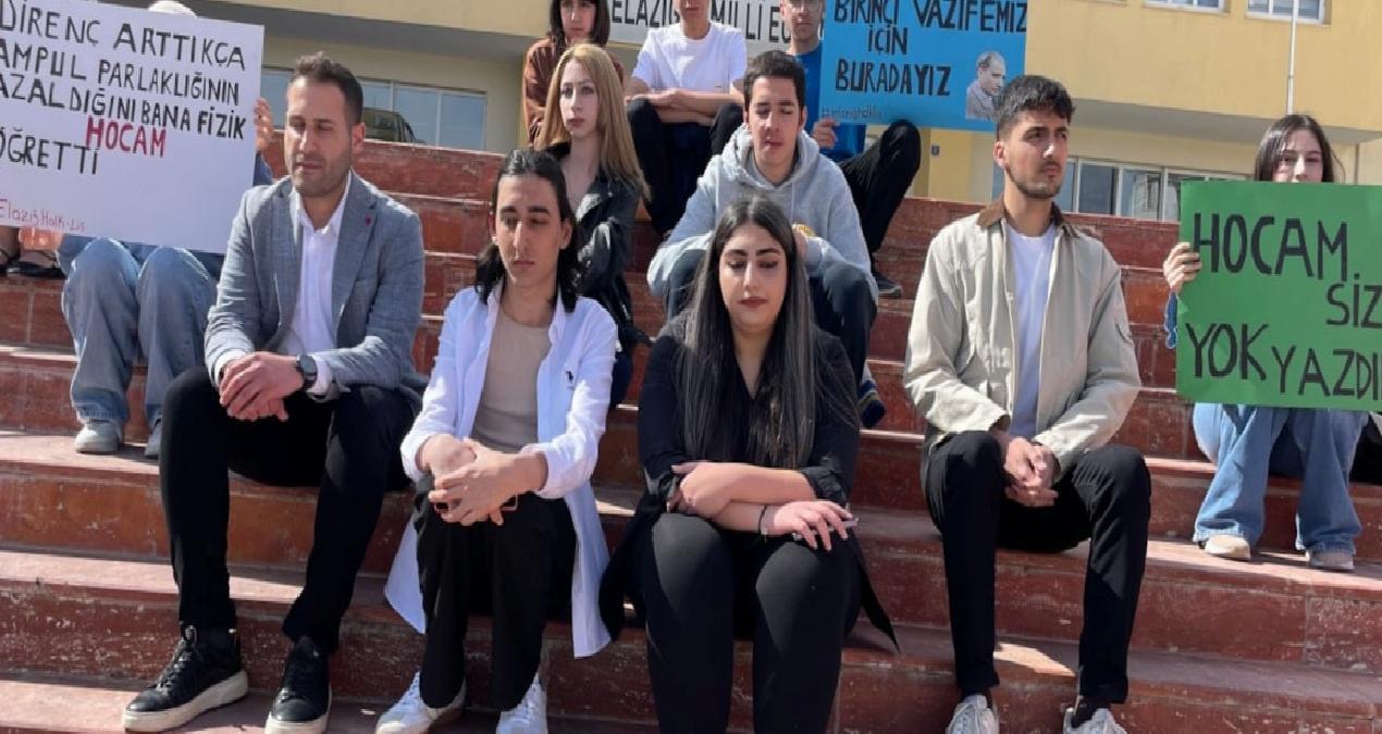Liseliler Milli Eğitim Müdürlüğü önünde eylemde!