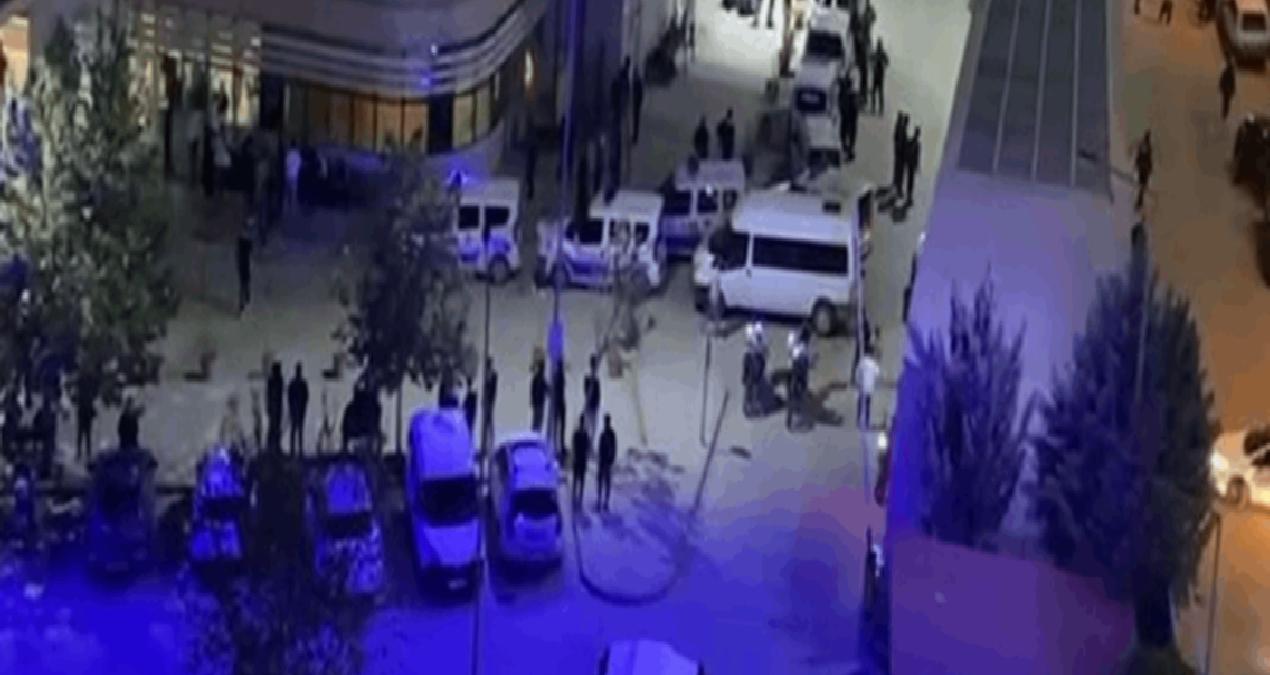 Mahalle savaş alanına döndü: Taşlı, sopalı, bıçaklı kavga