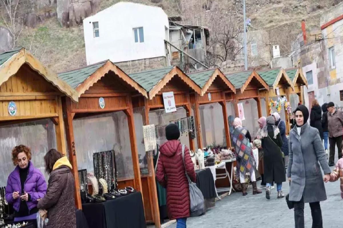 Maharetli Eller Kadın Üretici Pazarı Nisan’da İkinci Kez Açılıyor