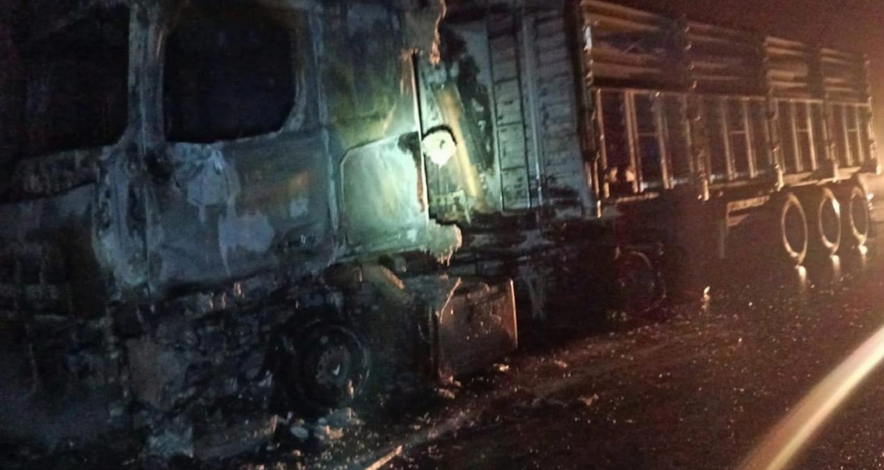 Malatya’da kömür yüklü kamyon alev alev yandı