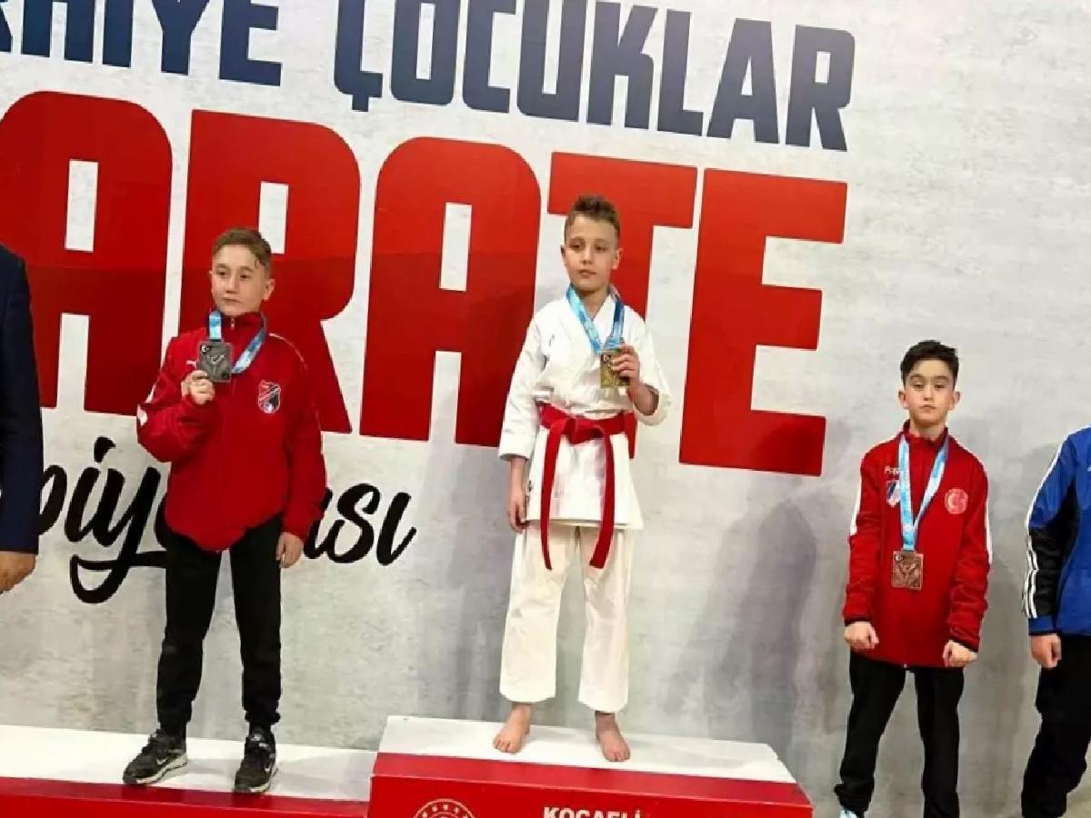 Manyas Belediyespor Karate Takımı, Türkiye Şampiyonası’nda Başarı Elde Etti