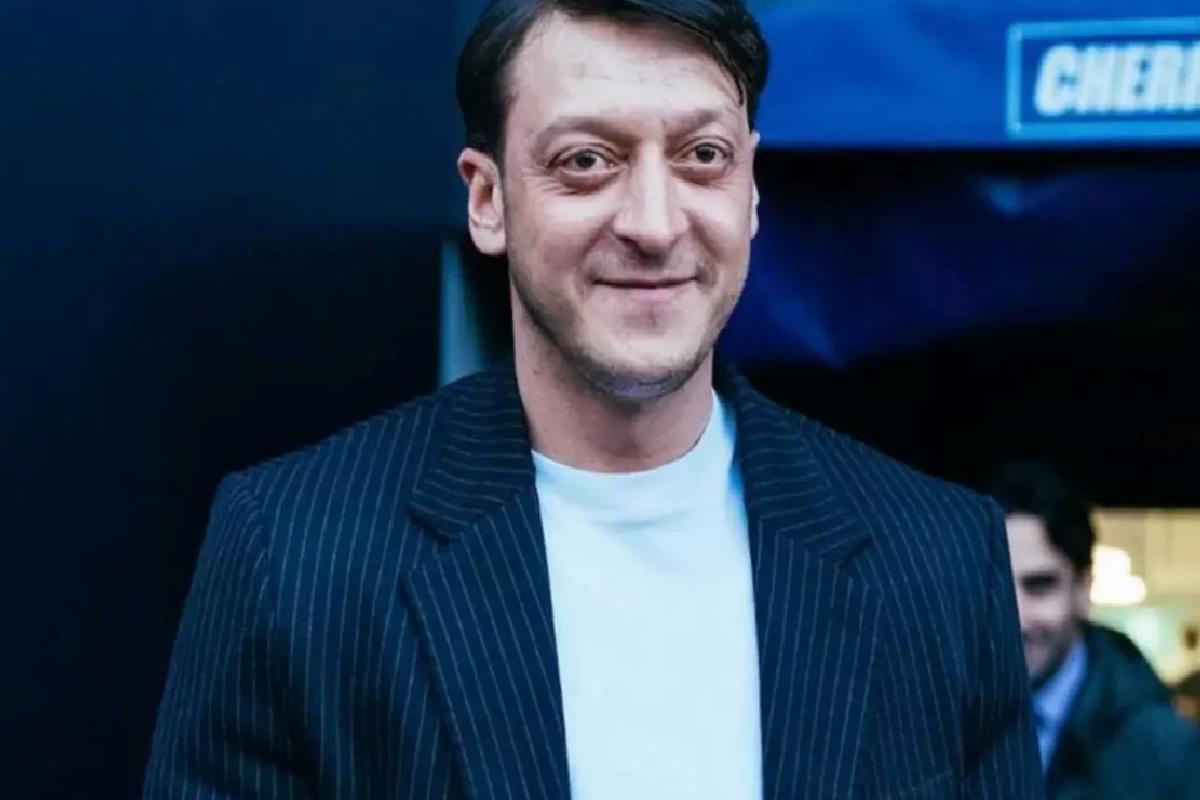 Mesut Özil’in boykot çağrısına yaptığı yorumuna tepki yağıyor