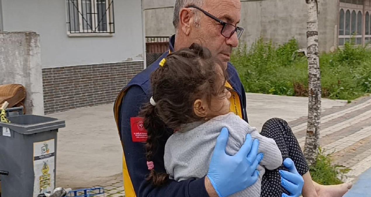 Metrelerce yükseklikten moloz çuvallarının üzerine düşen çocuk yaralandı