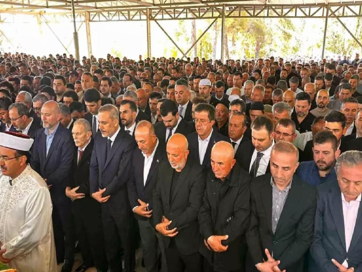 Mevlüt Çavuşoğlu’nun Babası Osman Çavuşoğlu Toprağa Verildi