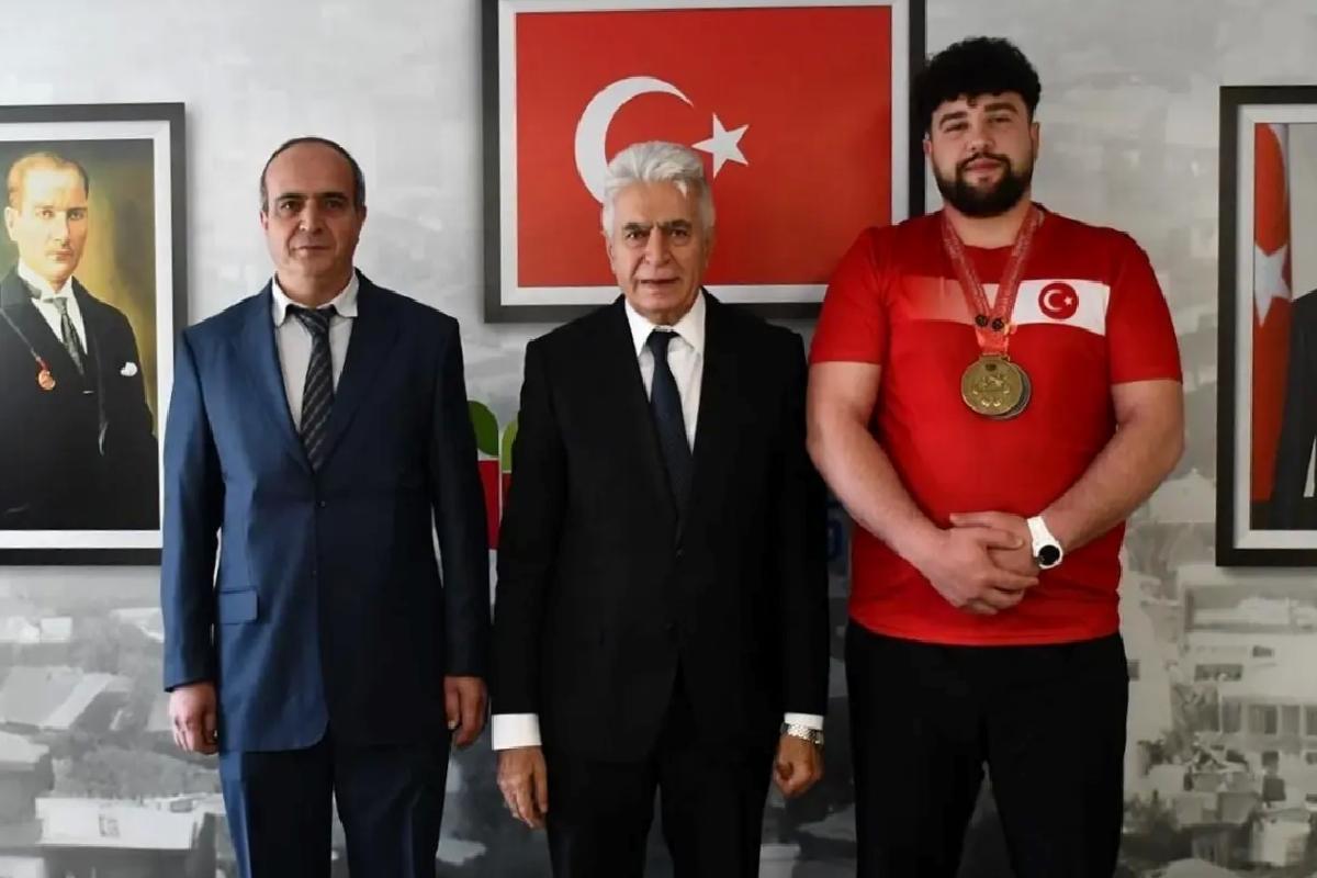 Mustafa Yazan Türkiye Bilek Güreşi Şampiyonası’nda Altın Madalya Kazandı