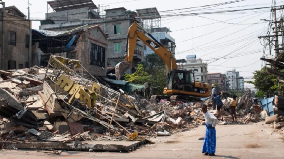 Myanmar’da askeri yönetim deprem felaketi sonrası geçici ateşkes ilan etti