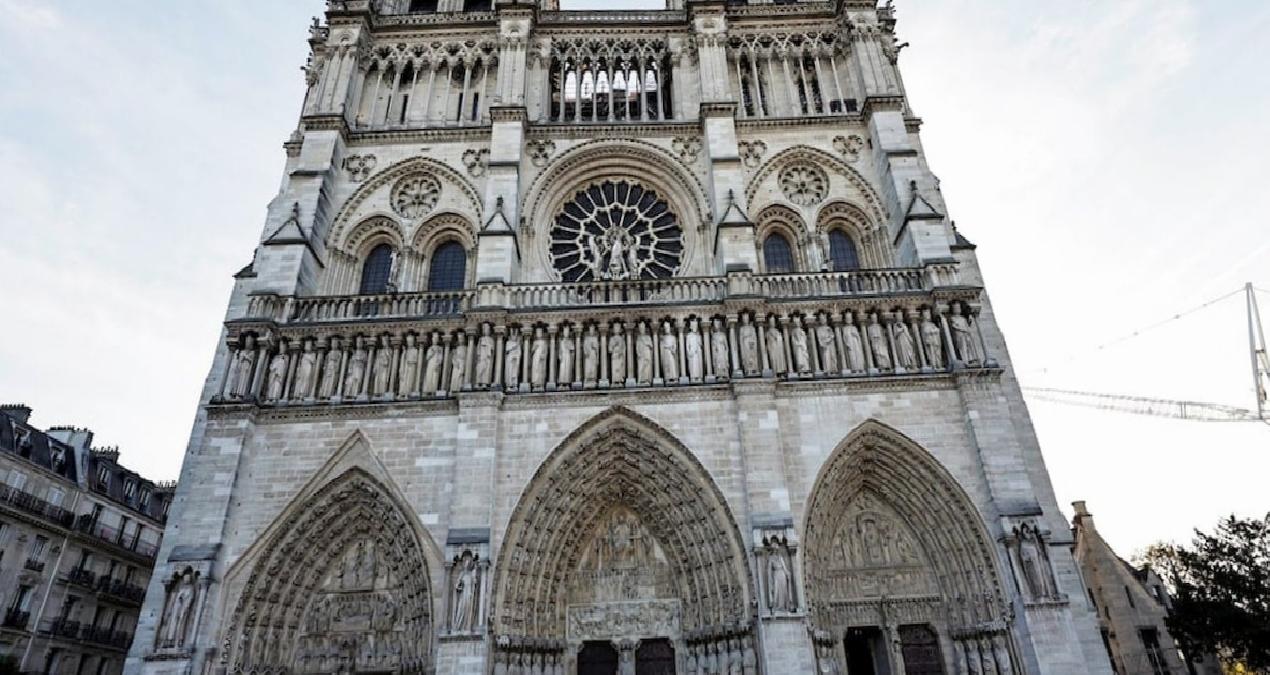 Notre Dam’ın ziller, 88 yaşında ölen Papa için 88 kere çaldı