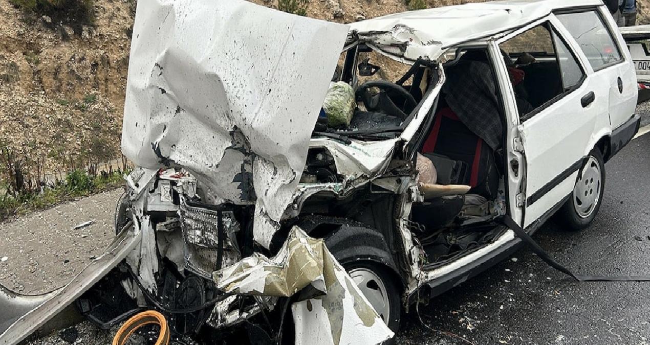 Otomobil TIR’a arkadan çarptı: Yaşlı çift ağır yaralandı