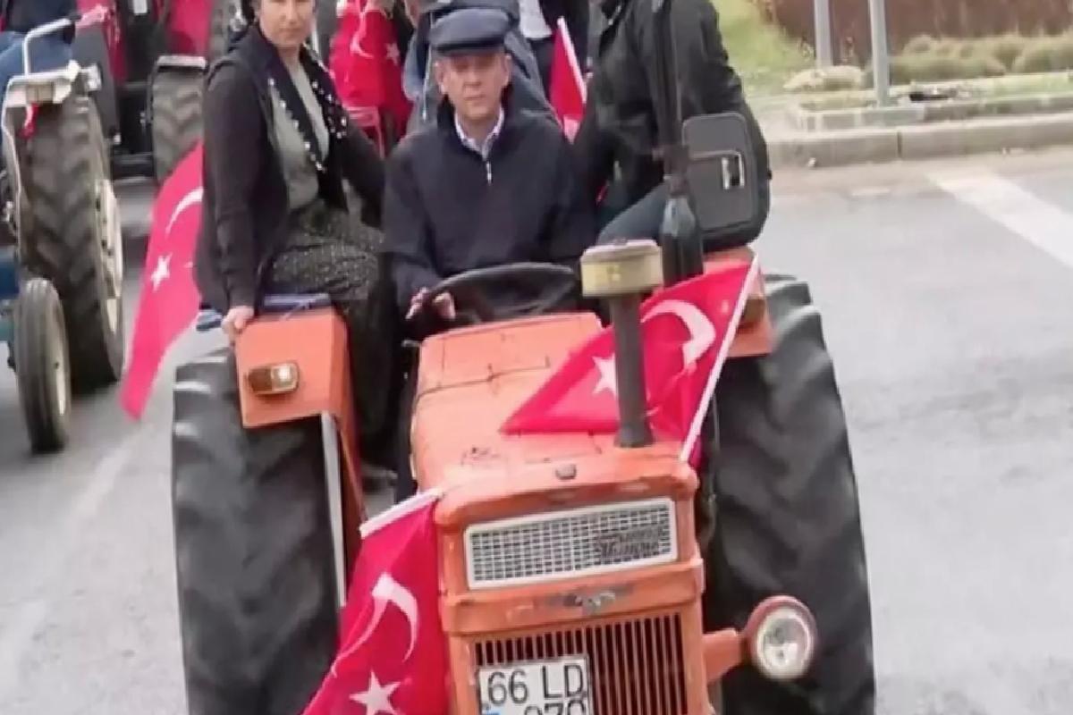 Özgür Özel mitinge traktörle geldi