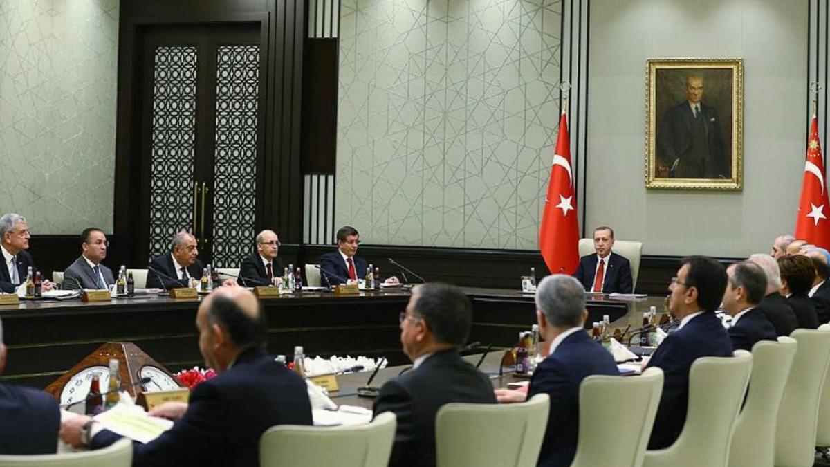 Özgür Özel’in ‘cunta’ açıklamasına bakanlardan tepki