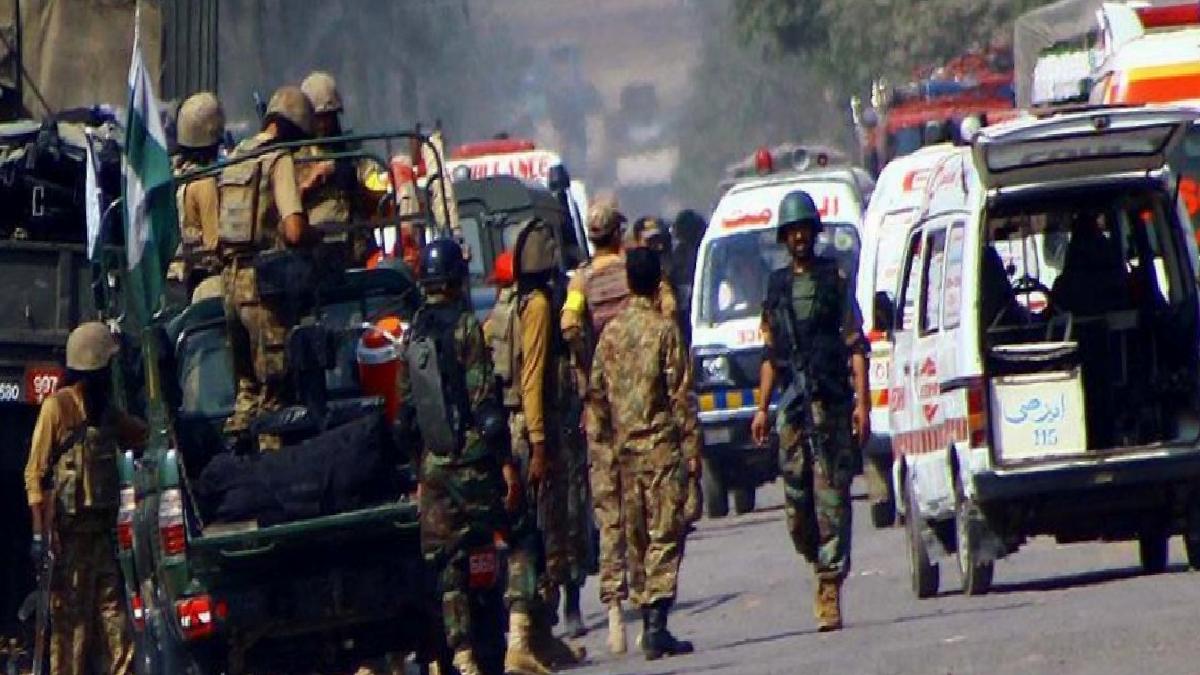 Pakistan’da bombalı saldırı: 3 ölü, 19 yaralı