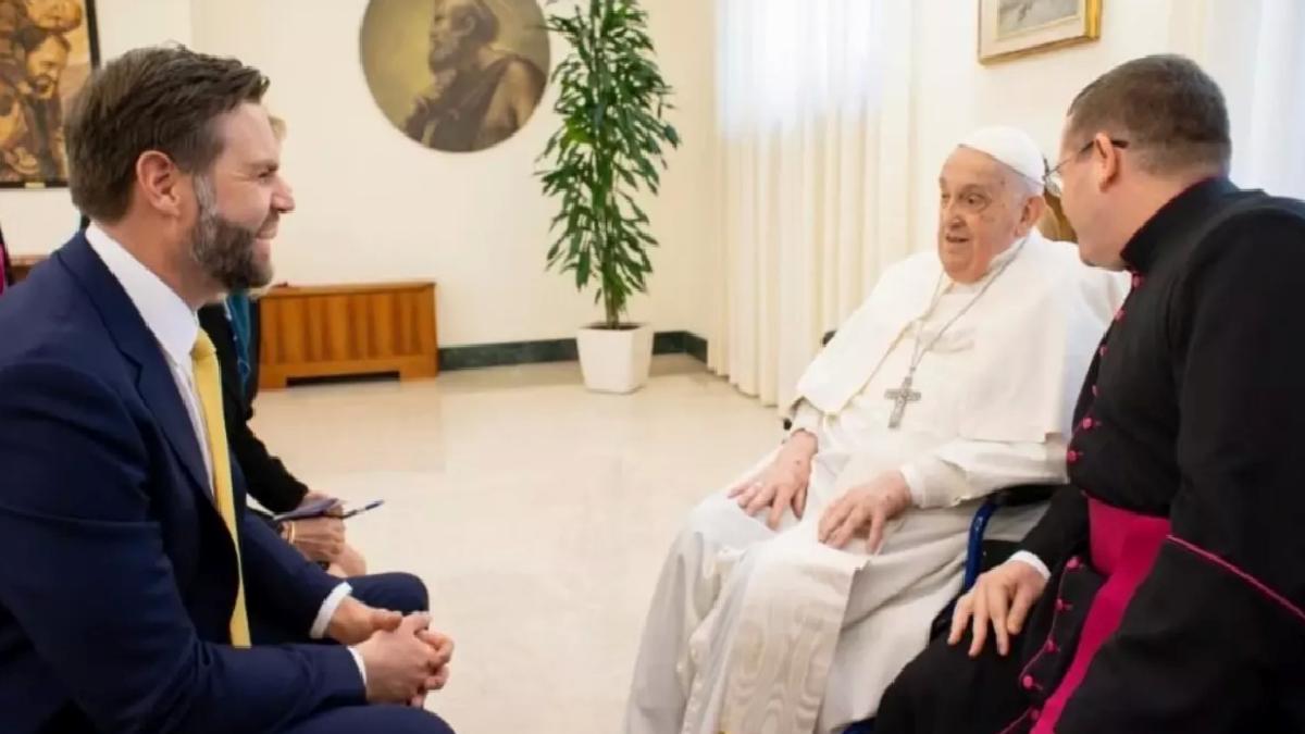 Papa Francis ve Vance Kısa Görüştü