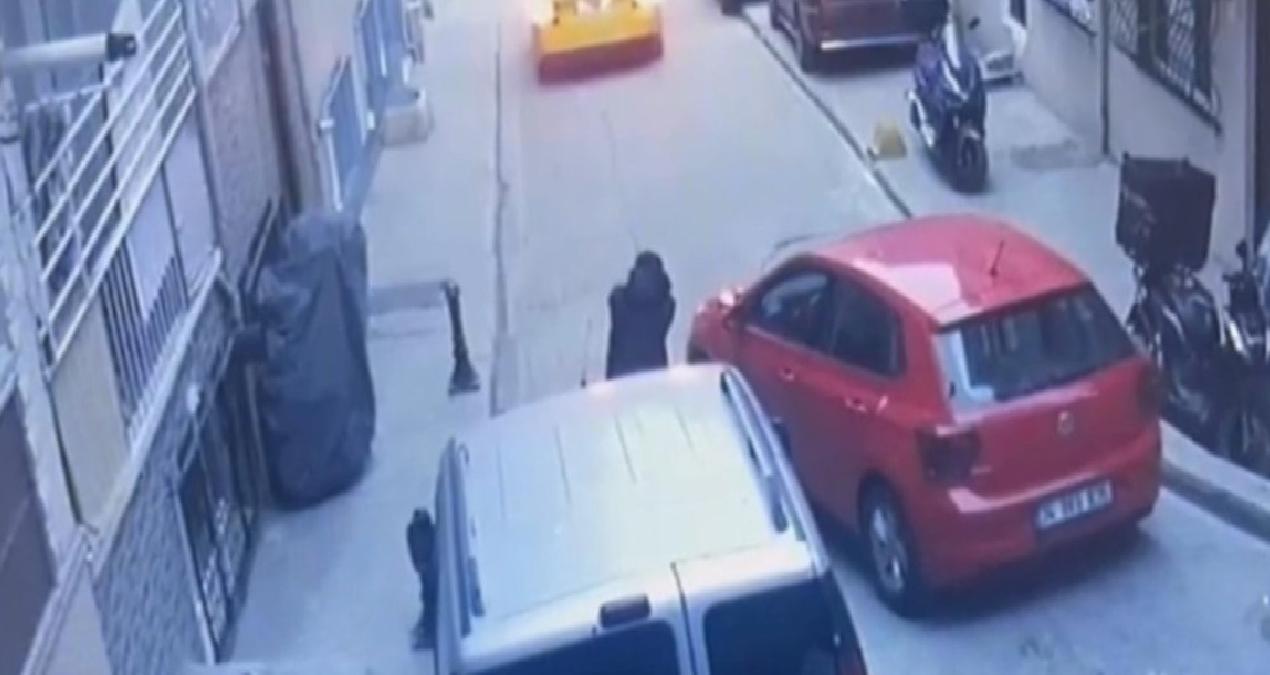 Parasını alamadığı kadının bindiği taksiye kurşun yağdırdı!