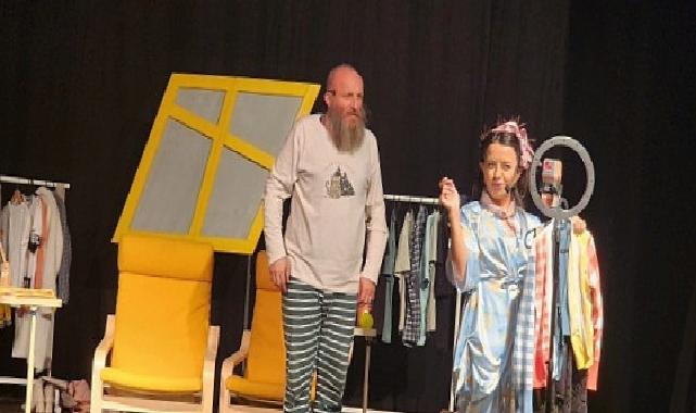 “Parça Tesirli Pazarlar” Gölcük’te Kahkaha Dolu Bir Gece Yaşattı