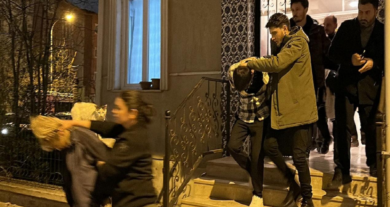 Polisi görünce kaçıp, kendisini eve kilitledi: 3 gözaltı