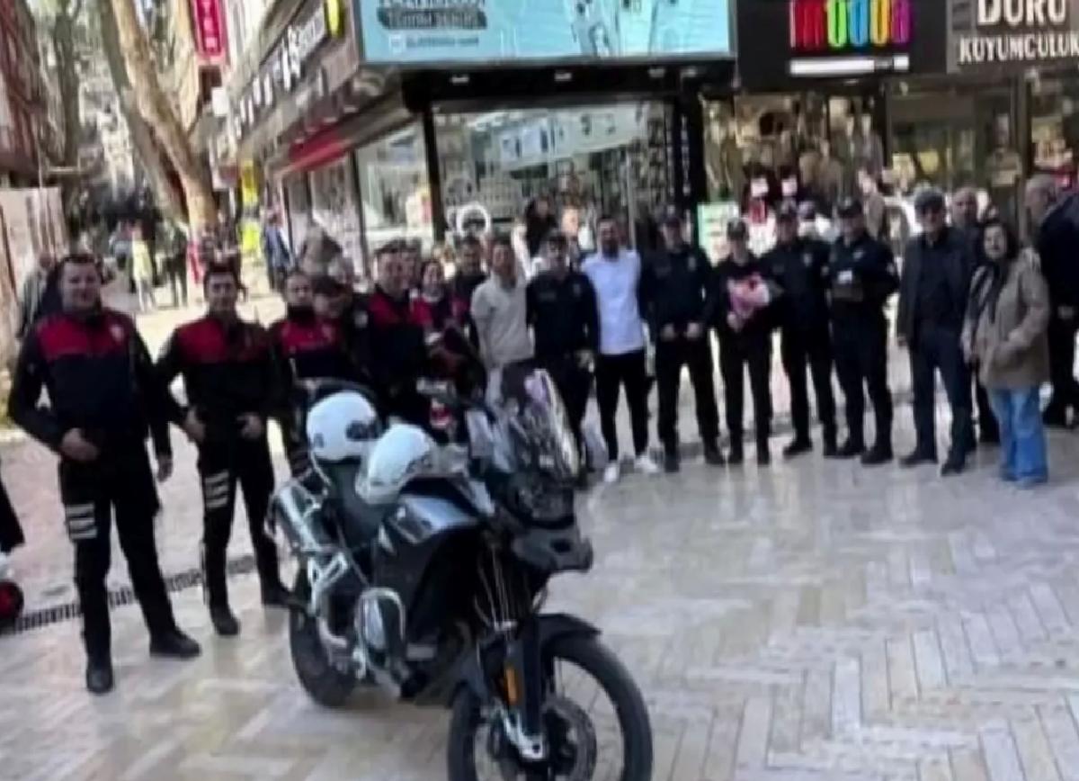 Polisler Meşale ile Karşılandı