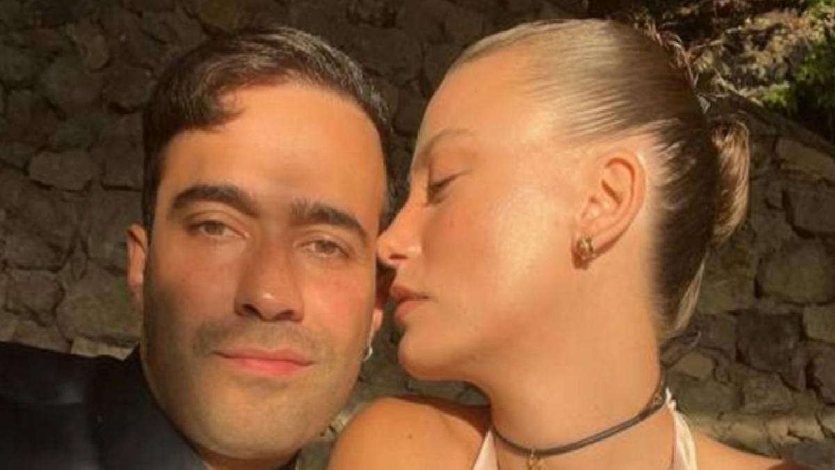 Reklam aşkı deniliyordu! Serenay Sarıkaya ile Mert Demir öpüşürken yakalandı