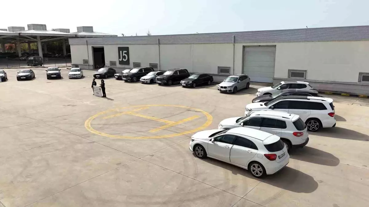 Sahte Belgelerle Araç Kaçakçılığına Operasyon