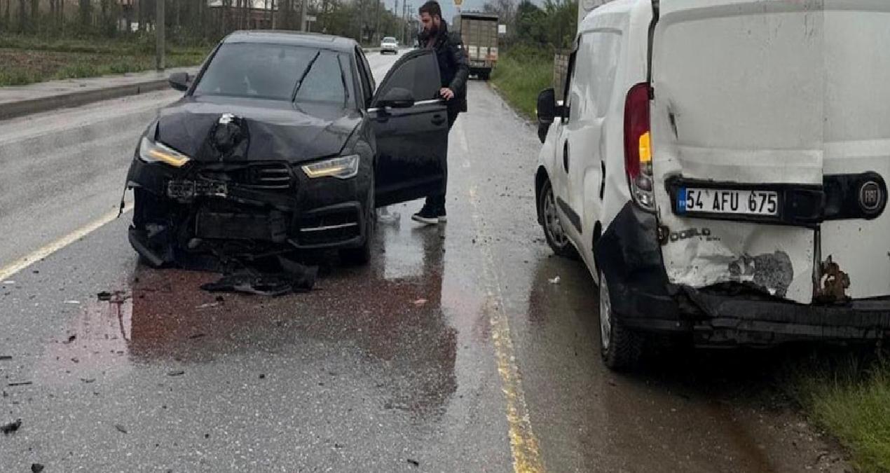 Sakarya’da otomobil ile hafif ticari araç çarpıştı: 1 yaralı