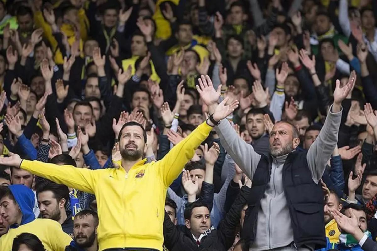 Sekiz ayda beşinci hocayı da gönderdiler