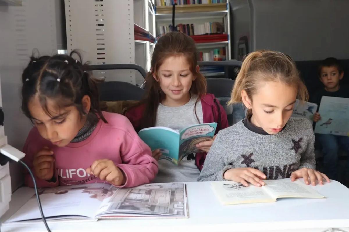 Siirt’te Gezici Kütüphane Coşkusu