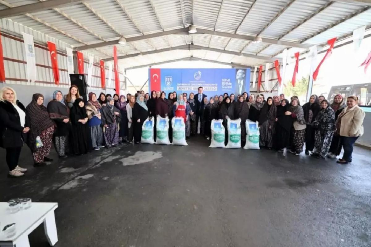 Silivri Belediyesi’nden Çiftçilere Ücretsiz Taban Gübresi Desteği