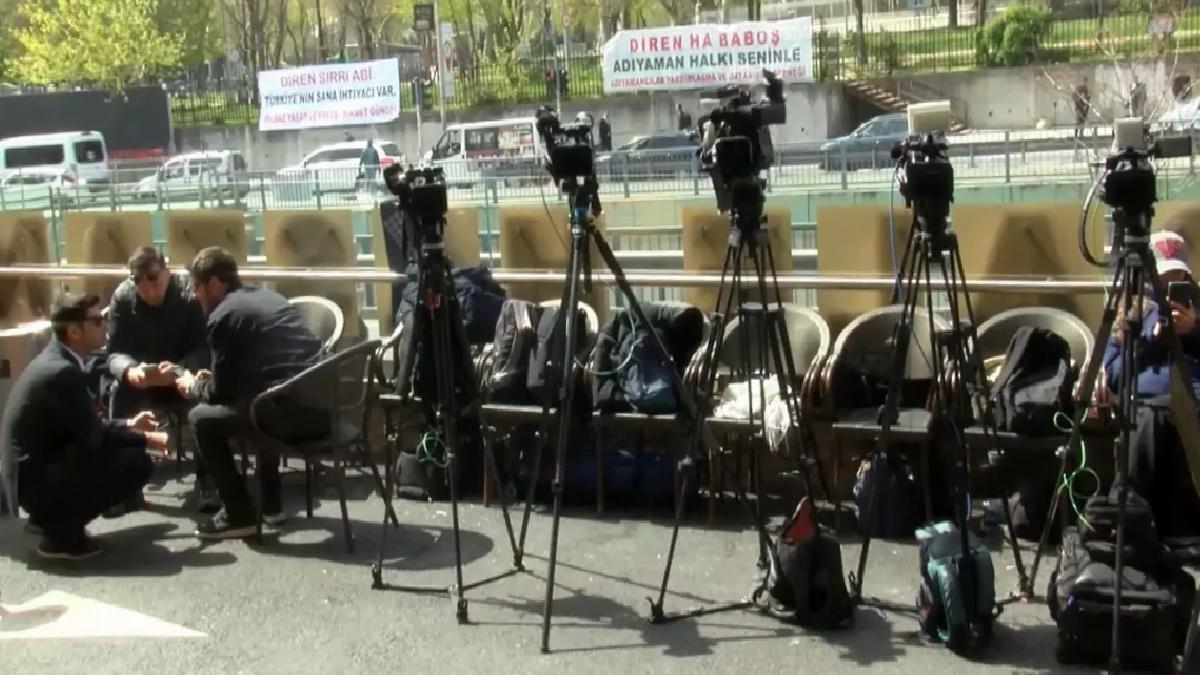 Sırrı Süreyya Önder’e Destek Pankartları