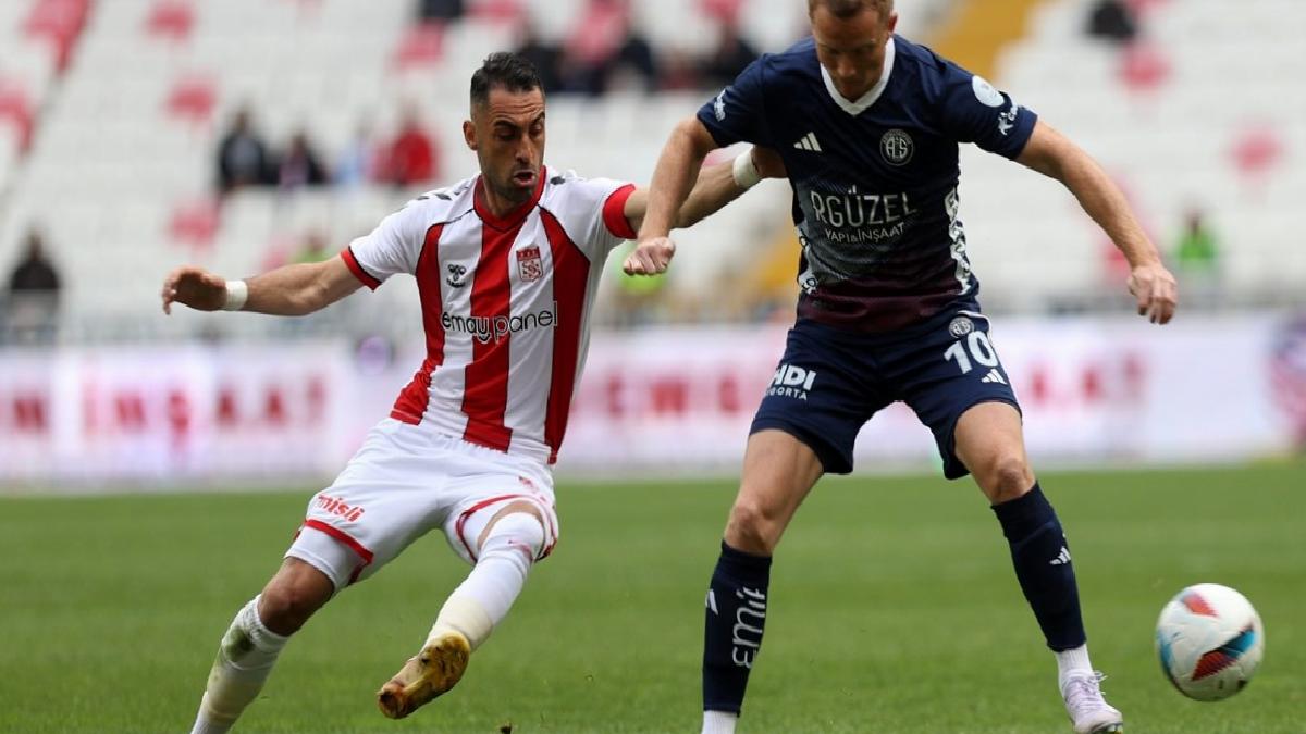 Sivasspor, Antalyaspor’u iki golle geçti