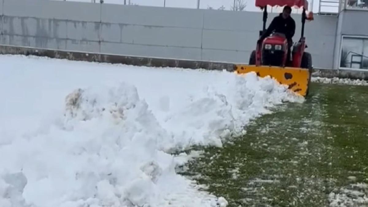 Sivasspor-Fenerbahçe maçı öncesi kar yağışı etkili oluyor