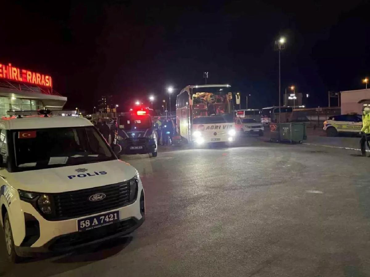Sivas’ta Otobüs Çarpması İhbarı: Parçalanmış Ceset Bulundu