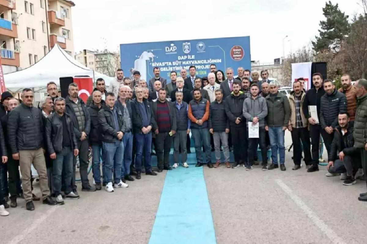 Sivas’ta Süt Soğutma Tankları Dağıtıldı