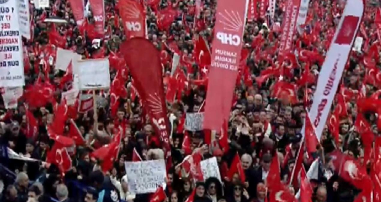 Son Dakika… CHP lideri Özel: ‘İmamoğlu’nu tasfiye etmek isteyenler ABD’den onay bekliyor, Trump’a gıkları çıkmıyor’